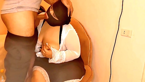 Indian whore gets screwed and gets paid to fuck hard