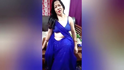 Indian milf 18+ fucked in bed and has a great sex life