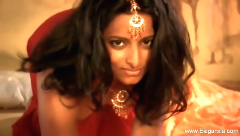 Indian hairy slut spreads her pussy and enjoys a massage